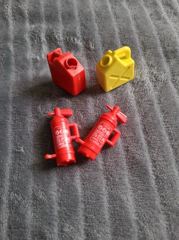 Lot de 4 éléments playmobil