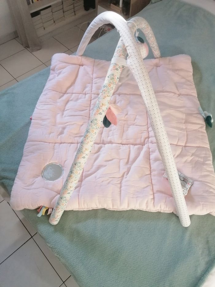 Tapis d'éveil tissus gaz coton rose vert baudet