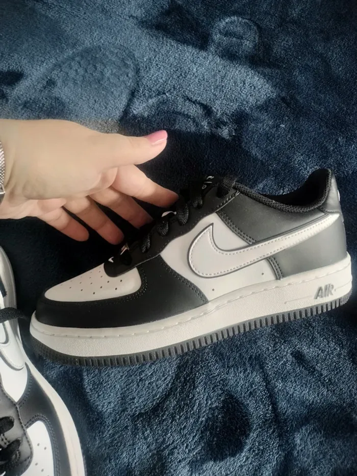 Adidas noire et blanche - photo numéro 7