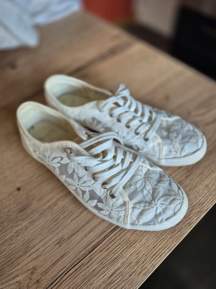 Baskets dentelle