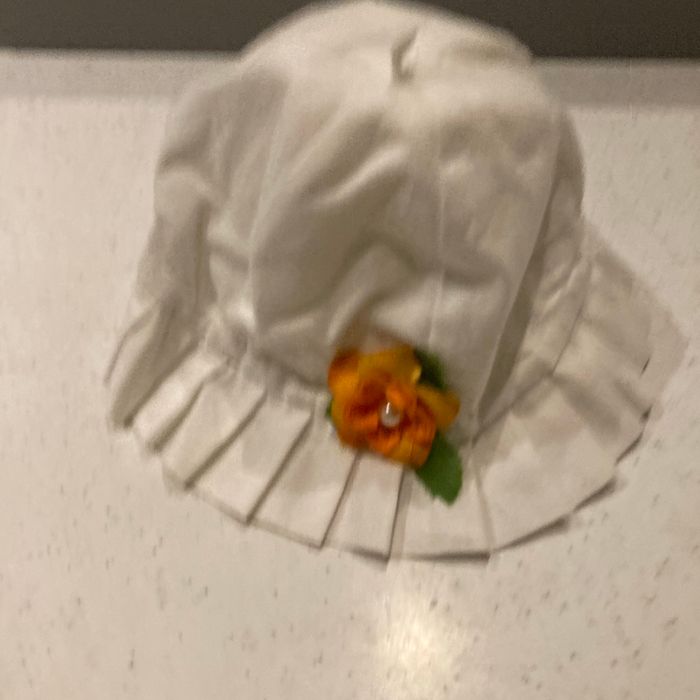 Chapeaux