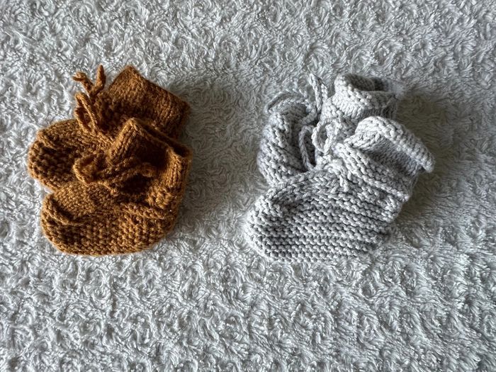 2 Paires de chaussons en tricot, fait main 0-6 mois - photo numéro 2