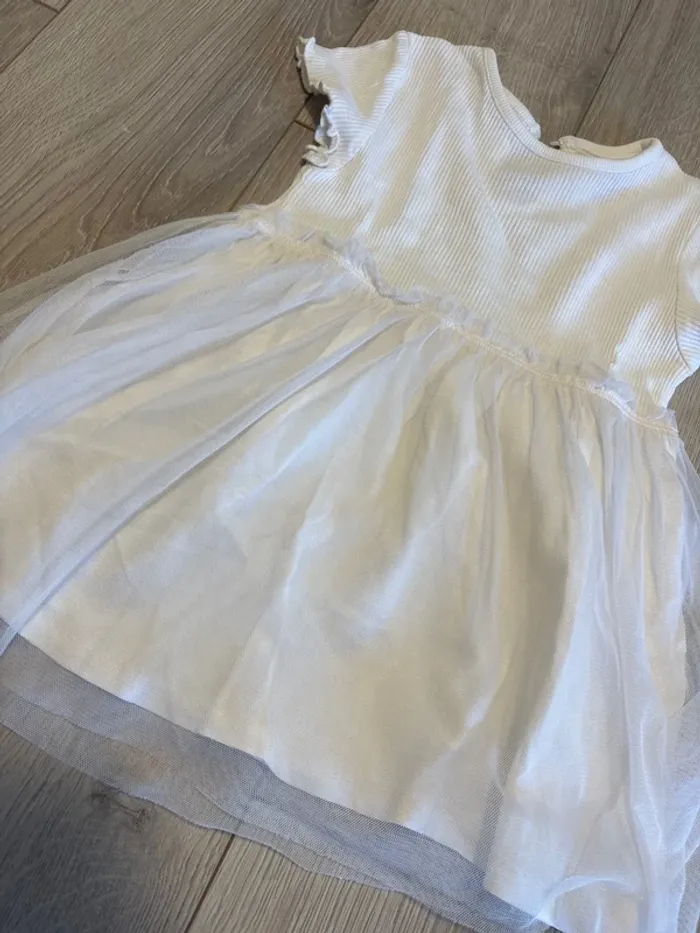 Robe 18mois Kiabi - photo numéro 2