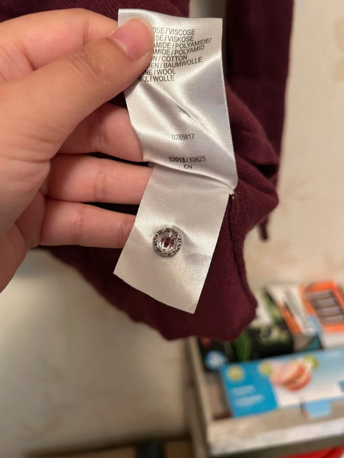 Petit pull bordeaux boutons brillants au dos - photo numéro 6