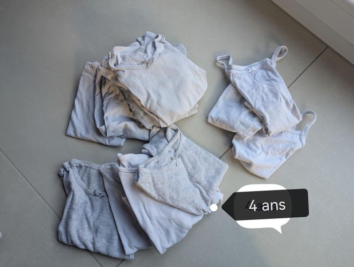 Lot complet 4 ans 46 articles - photo numéro 2