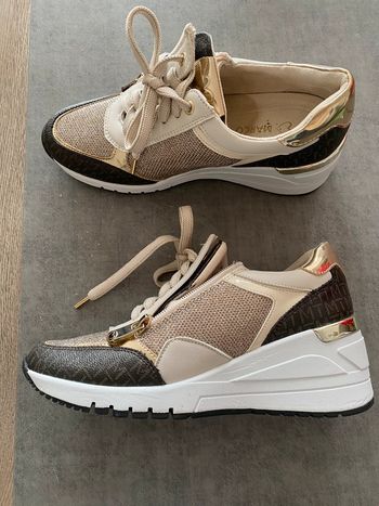 Basket compense en cuir