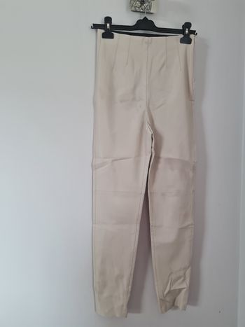 Pantalon faux cuir zara beige