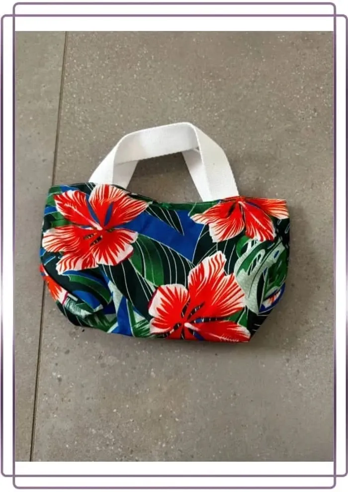Petit sac multicolore, très bon état, 28x15cm - photo numéro 2