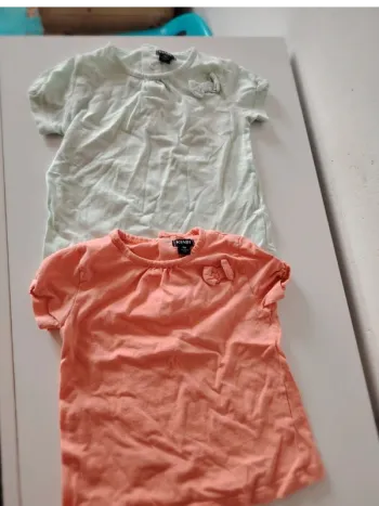 Lot de 2 deux t-shirt manches courtes avec petit nœud 9 mois