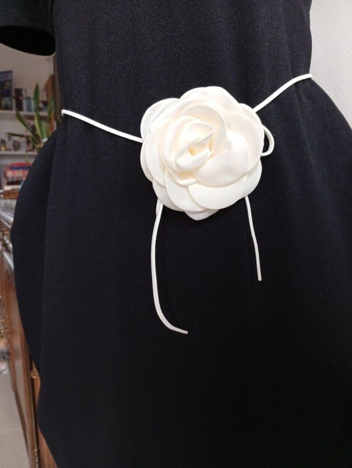 Fleur en tissu satiné, multi usages - photo numéro 7