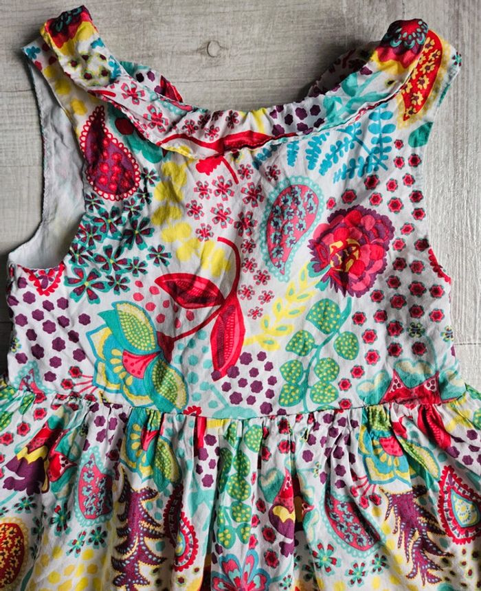 Superbe robe fleurie dpam 8 ans - photo numéro 3