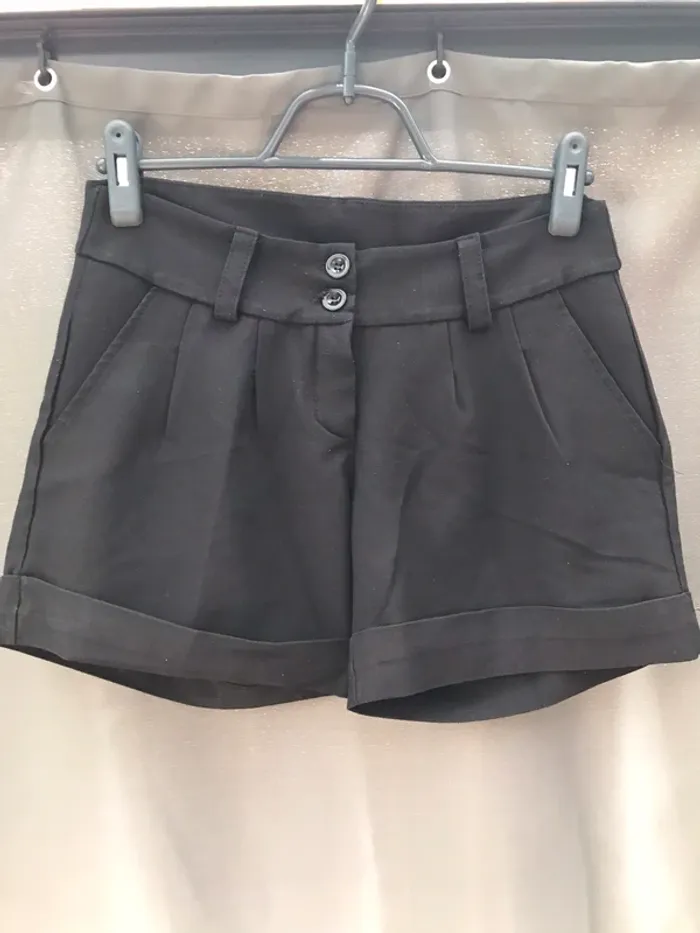 Short noir - photo numéro 3
