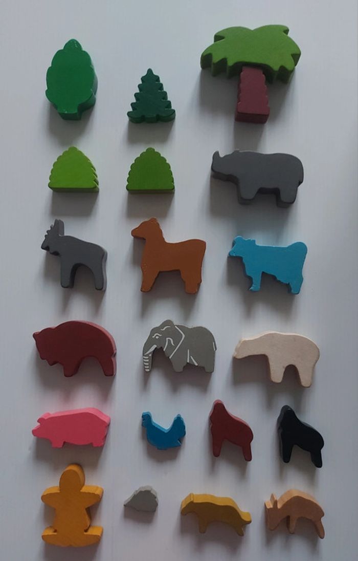 Lot de 20 pièces en bois : 5 arbres, 14 animaux et 1 personnage