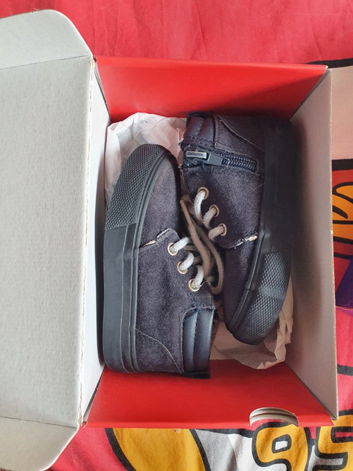 Chaussures t 22 - photo numéro 3