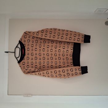 Pull GUESS marron clair à imprimé "G" noir pour femme - Taille S