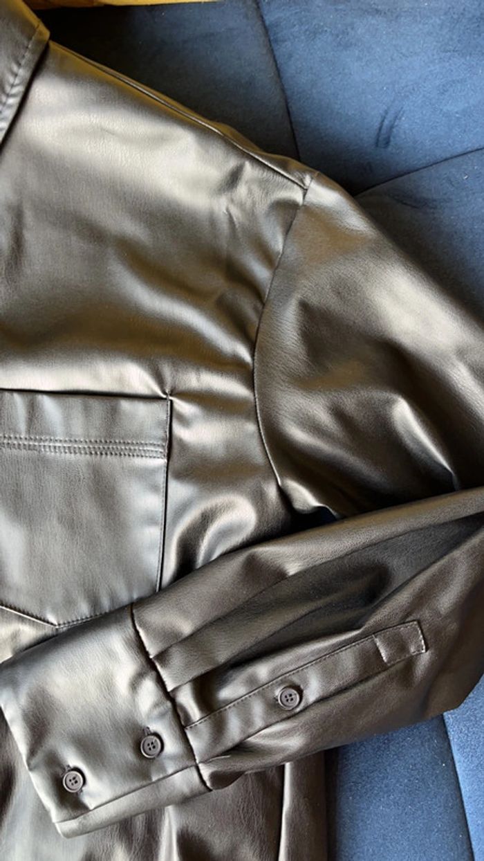 Chemise en simili cuir zara xs - photo numéro 2
