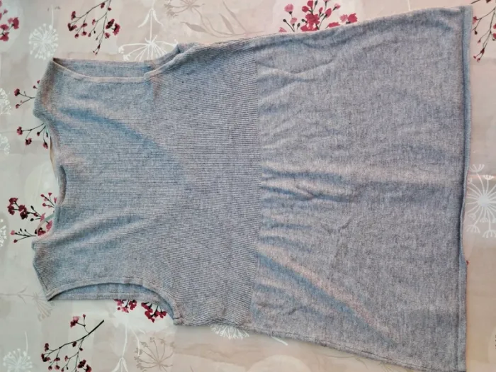 Joli haut sans manches stretch gris col V - Kiabi - T40-42 - photo numéro 3