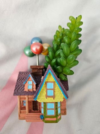 Plante artificielle là haut disney