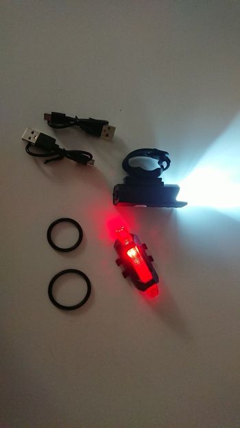 Lampe éclairage vélo trottinette avant et arrière rechargeable