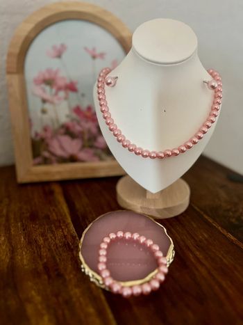 Collier bracelet boucles d'oreilles perle rose
