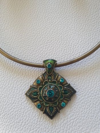 Collier fantaisie tour de cou