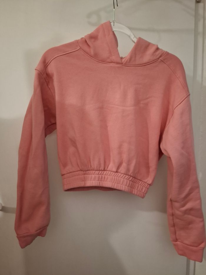 Sweat courte avec capuche zara taille 38 en très bon état - photo numéro 1