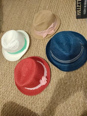 Lot chapeau