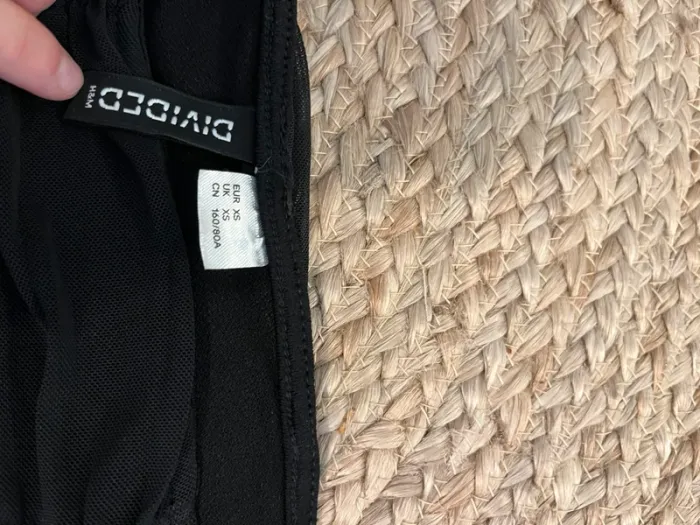 Top court manches longues noires H&M - photo numéro 4