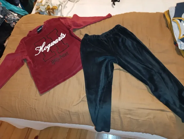 Pyjama tout chaud Harry Potter neuf jamais porté taille 4 ans