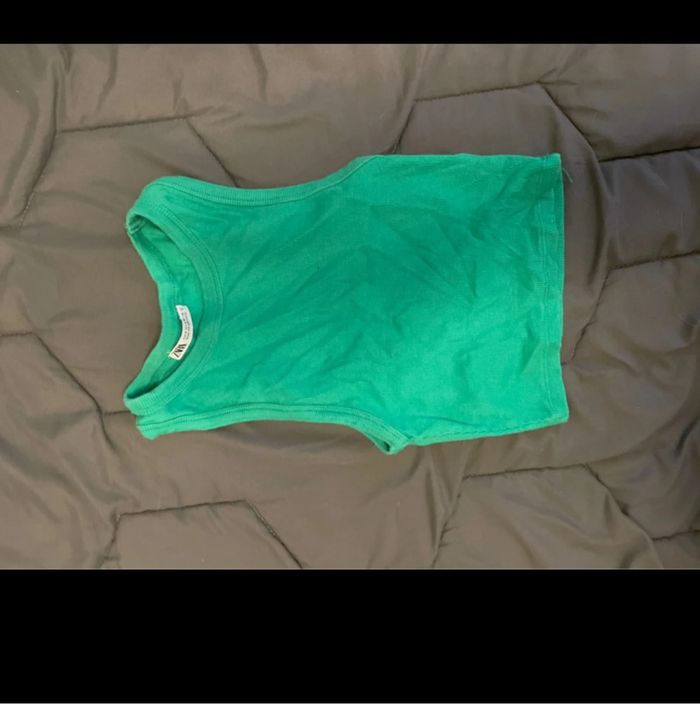 Top vert foncé