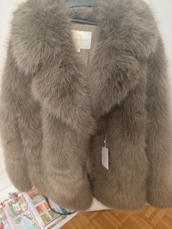 Joli manteau  fausse fourrure