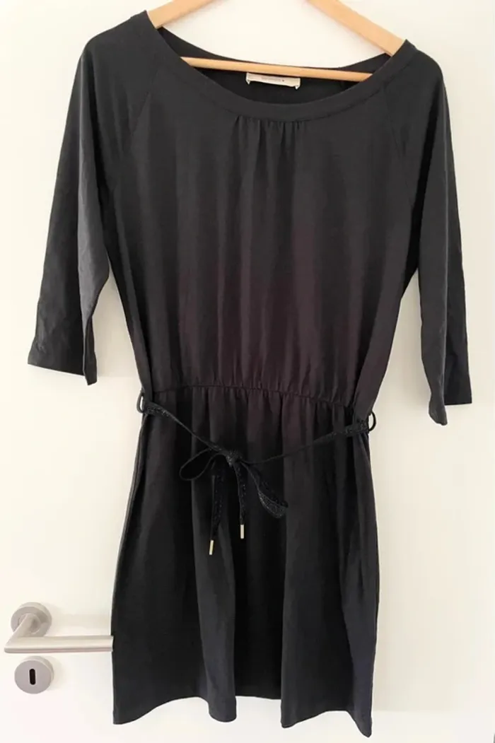 Petite robe noire Sessún taille M