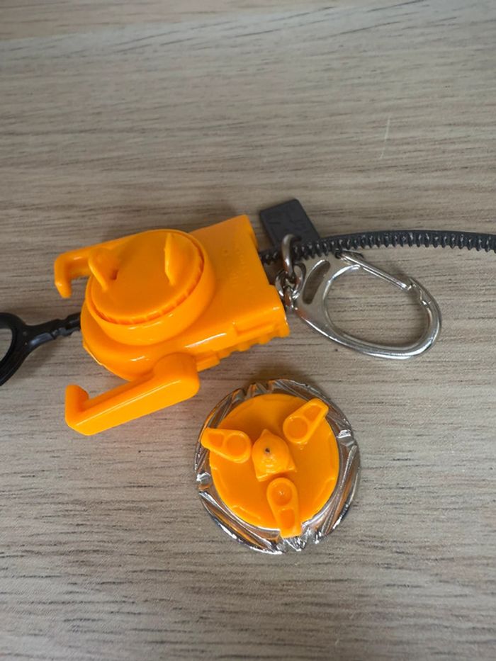 Porte clés flame sagittario toupie beyblade - photo numéro 2