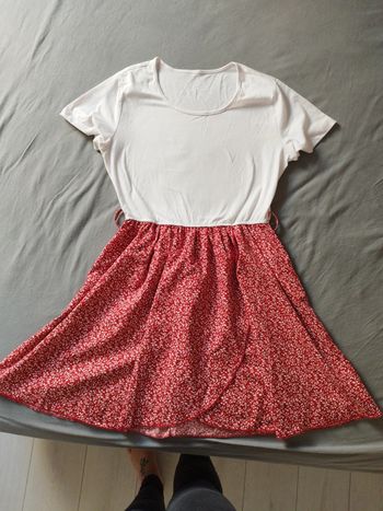 Robe légère bi matière taille M avec ceinture