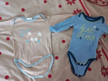 Lot de 2 bodys manches longues 6 mois