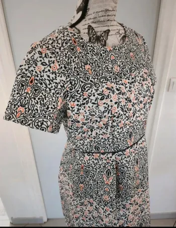 Superbe Robe H&M imprimé floral - Taille 42