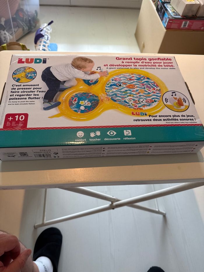 Ludi grand tapis, gonflable à remplir d’eau pour jouer et développer la motricité