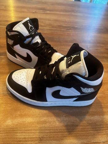 Jordan Mid 