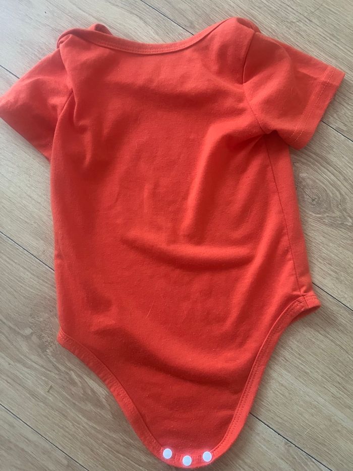 body bébé garçon motif tête de lion orange manches courtes 9 mois - photo numéro 2