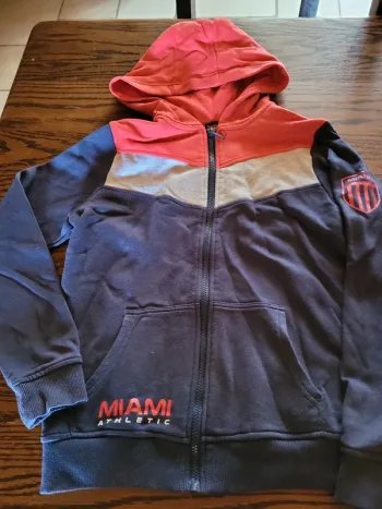 Veste sweat a capuche zippé