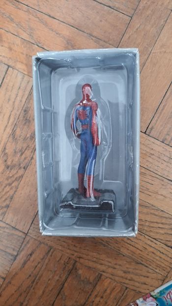 Figurine spiderman DC Comics