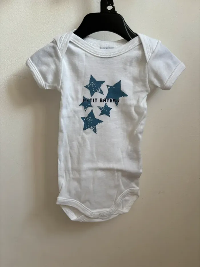 Lot 3 bodies bleus Petit Bateau 3 mois - photo numéro 4