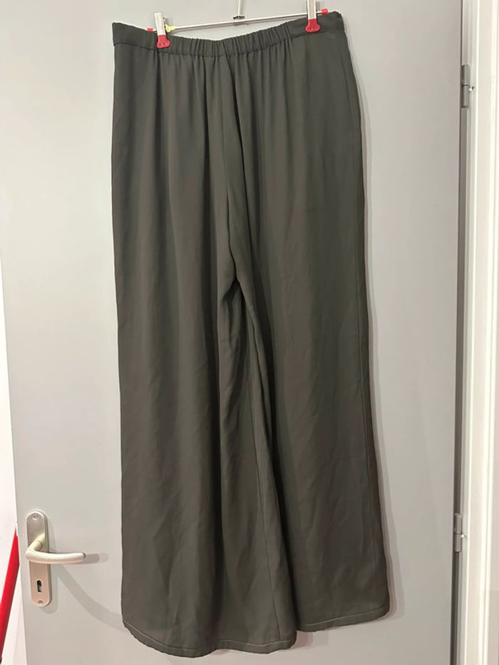 Pantalon ouvert devant zara taille M kaki