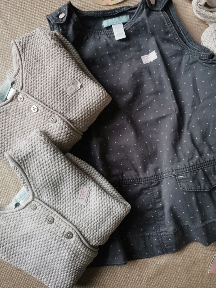 Gros lot gilets fille 12 mois - photo numéro 2