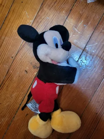 Peluche Mickey qui s'accroche