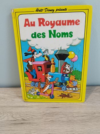 Livre vintage Disney au royaume des noms 