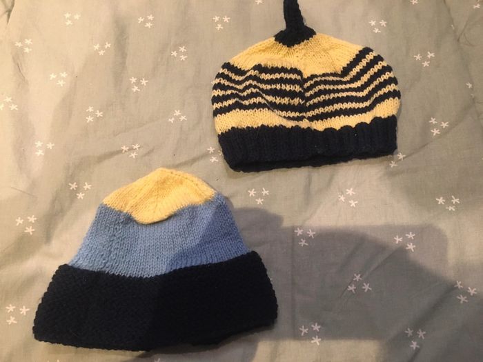 2 bonnet en laine neuf