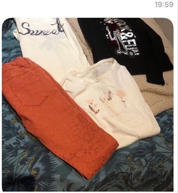 Lot 4 vêtements 12 ans