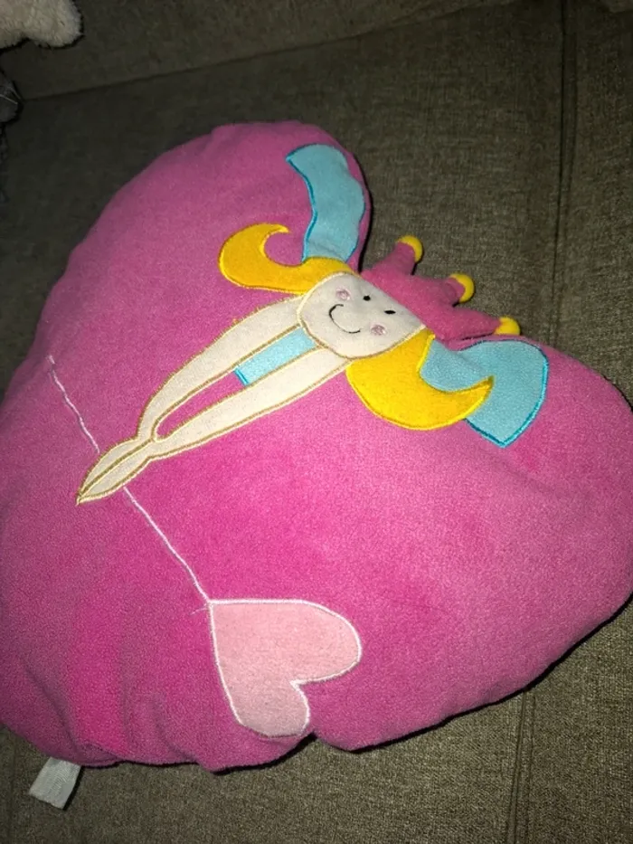 Coussin forme cœur princesse en peluche - photo numéro 3