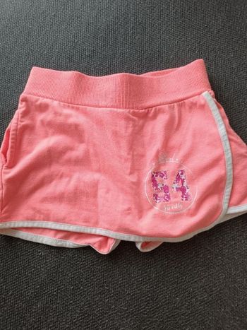 Short fille